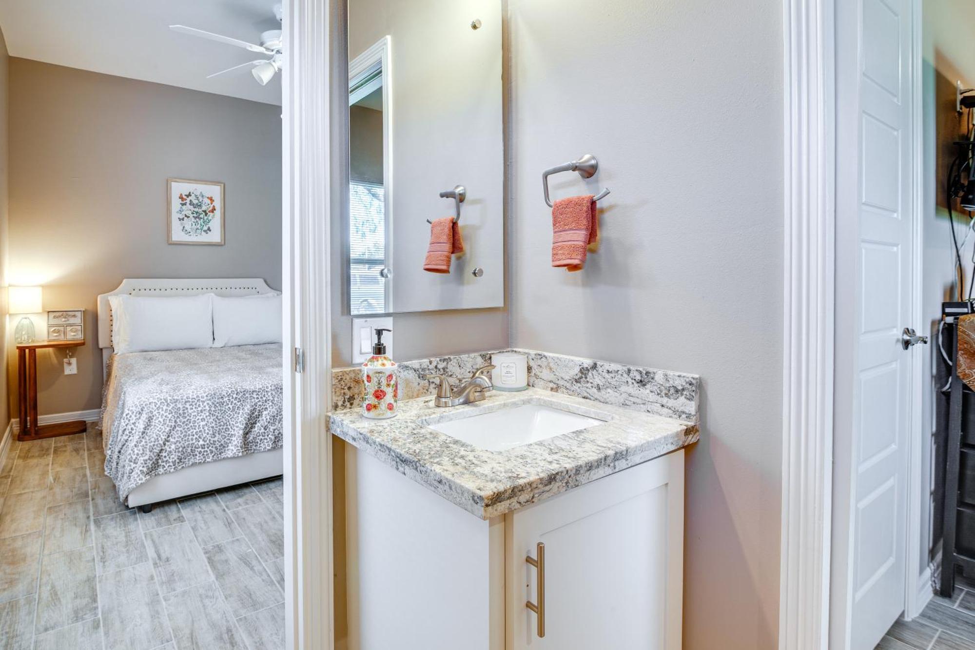 Pet-Friendly Brownsville Apartment With Yard! エクステリア 写真