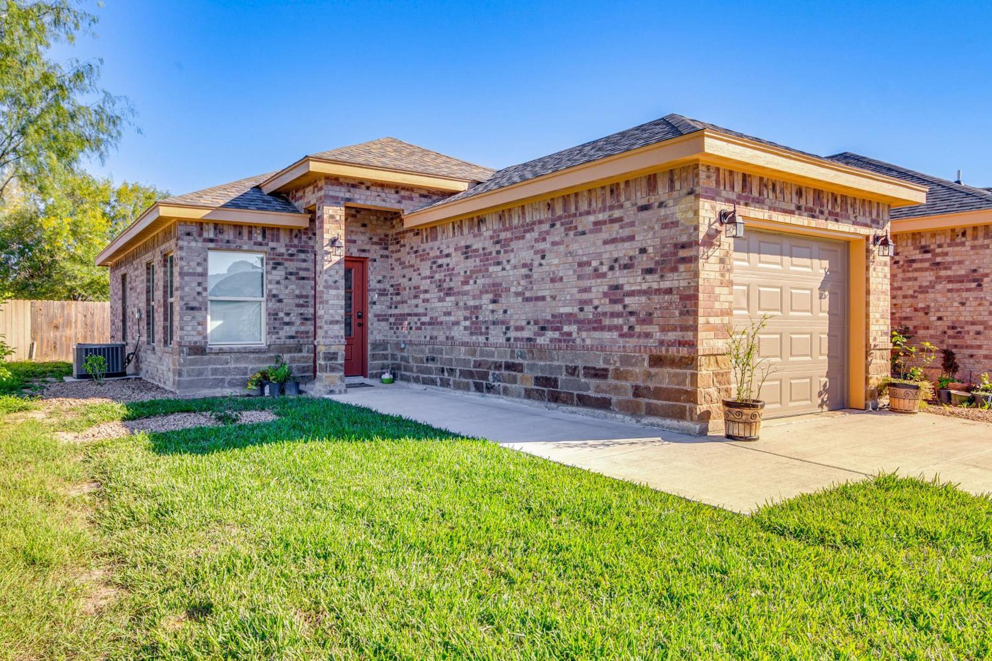 Pet-Friendly Brownsville Apartment With Yard! エクステリア 写真